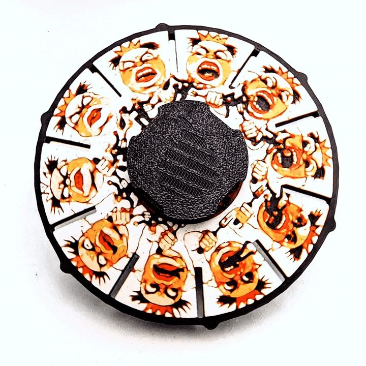Queen Zoetrope Spinner (READ DESCRIPTION)