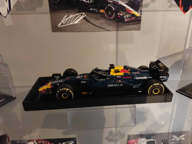 F1 CarHolder