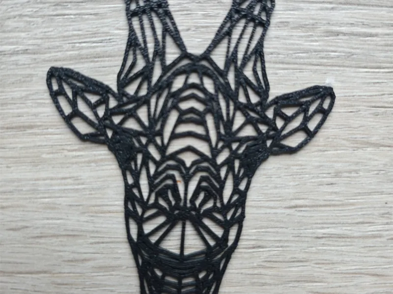 Geometric Giraffe Wall Art – Modern Low Poly Decor