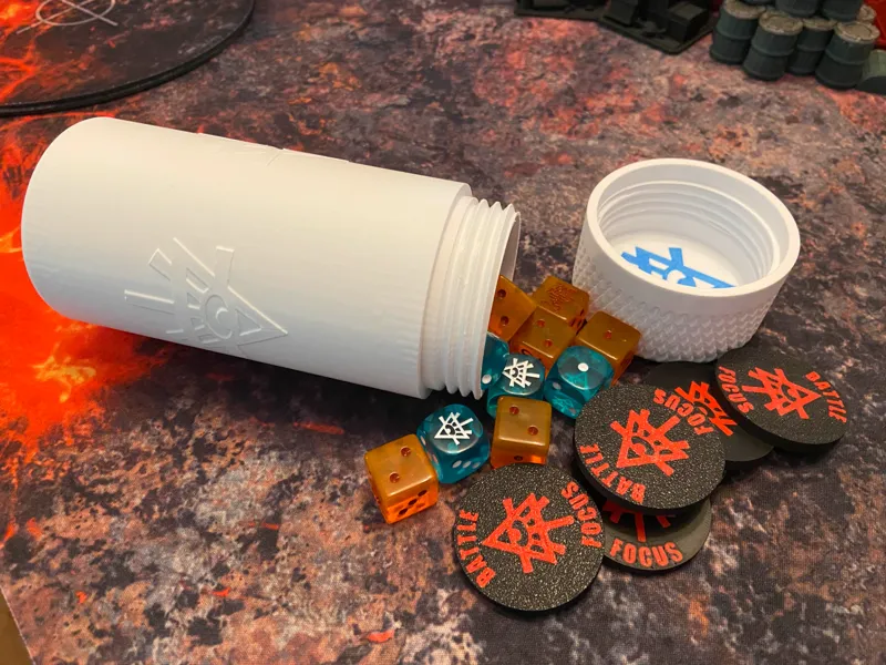 Aeldari Dice and accessory tube with threaded lid
