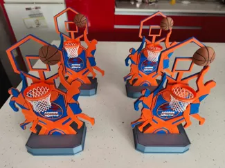 Trofeo para torneo de baloncesto con logo persona