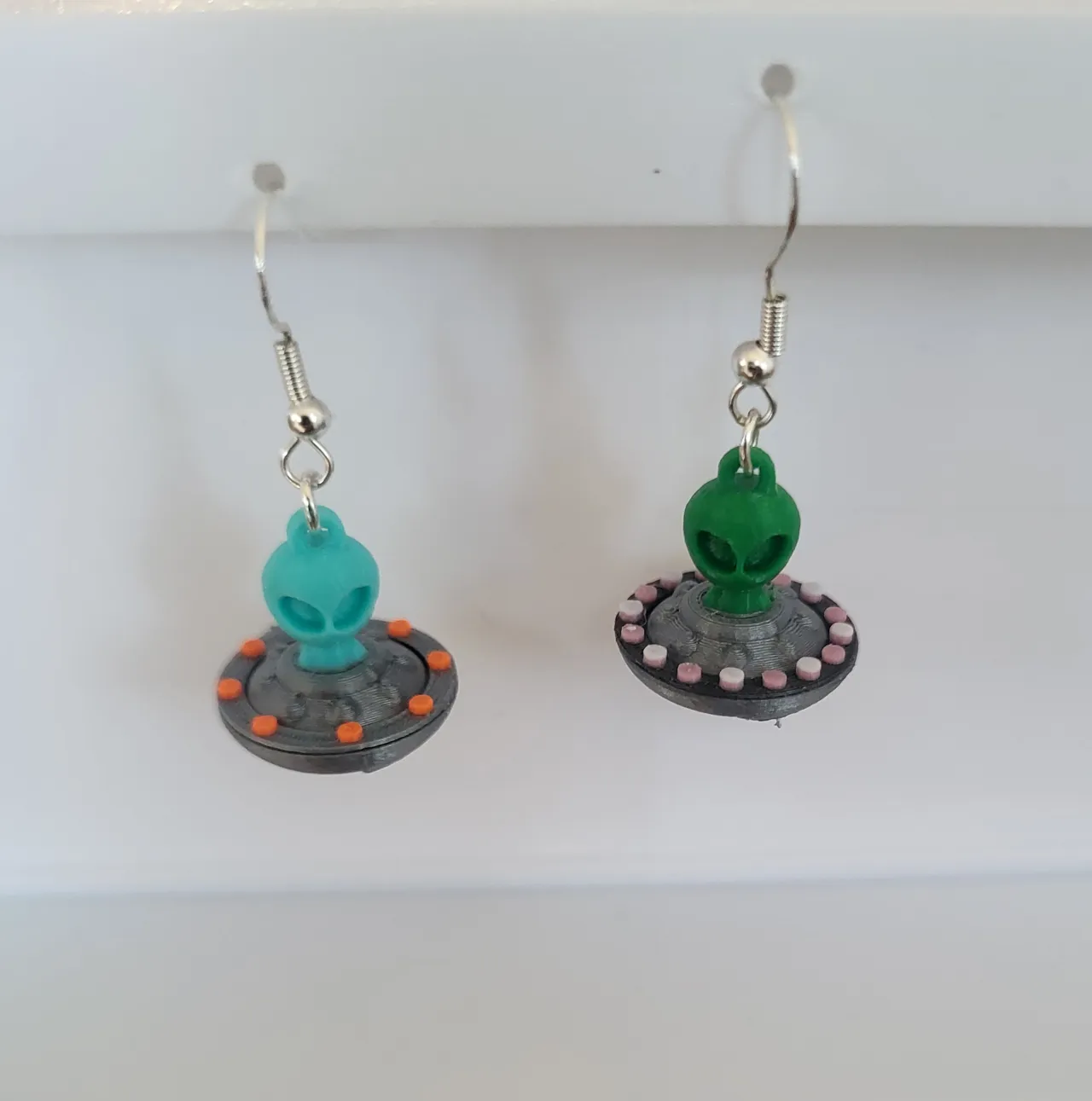 alien ufo earrings and keyring view 3