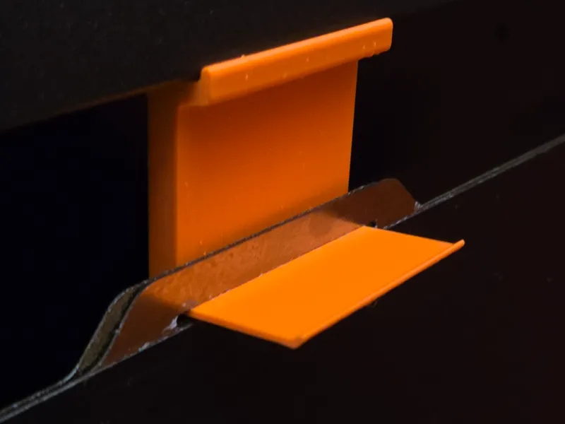 Bror Shelves Build Plate Hanger