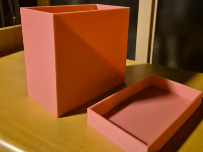 Box with lid H12cm W7cm L13cm