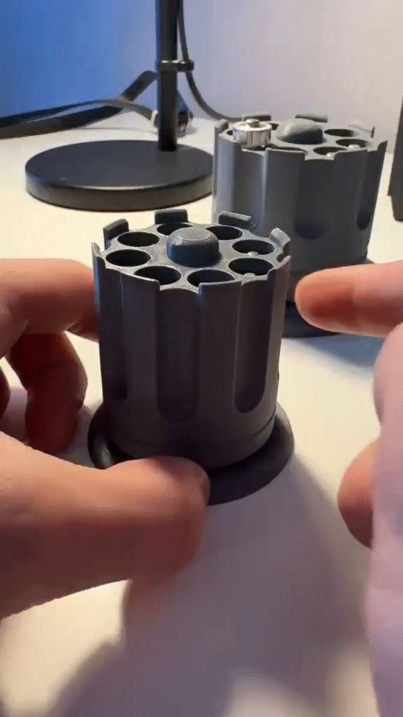 AAA battery automatic feeder organizer - Revolver 
