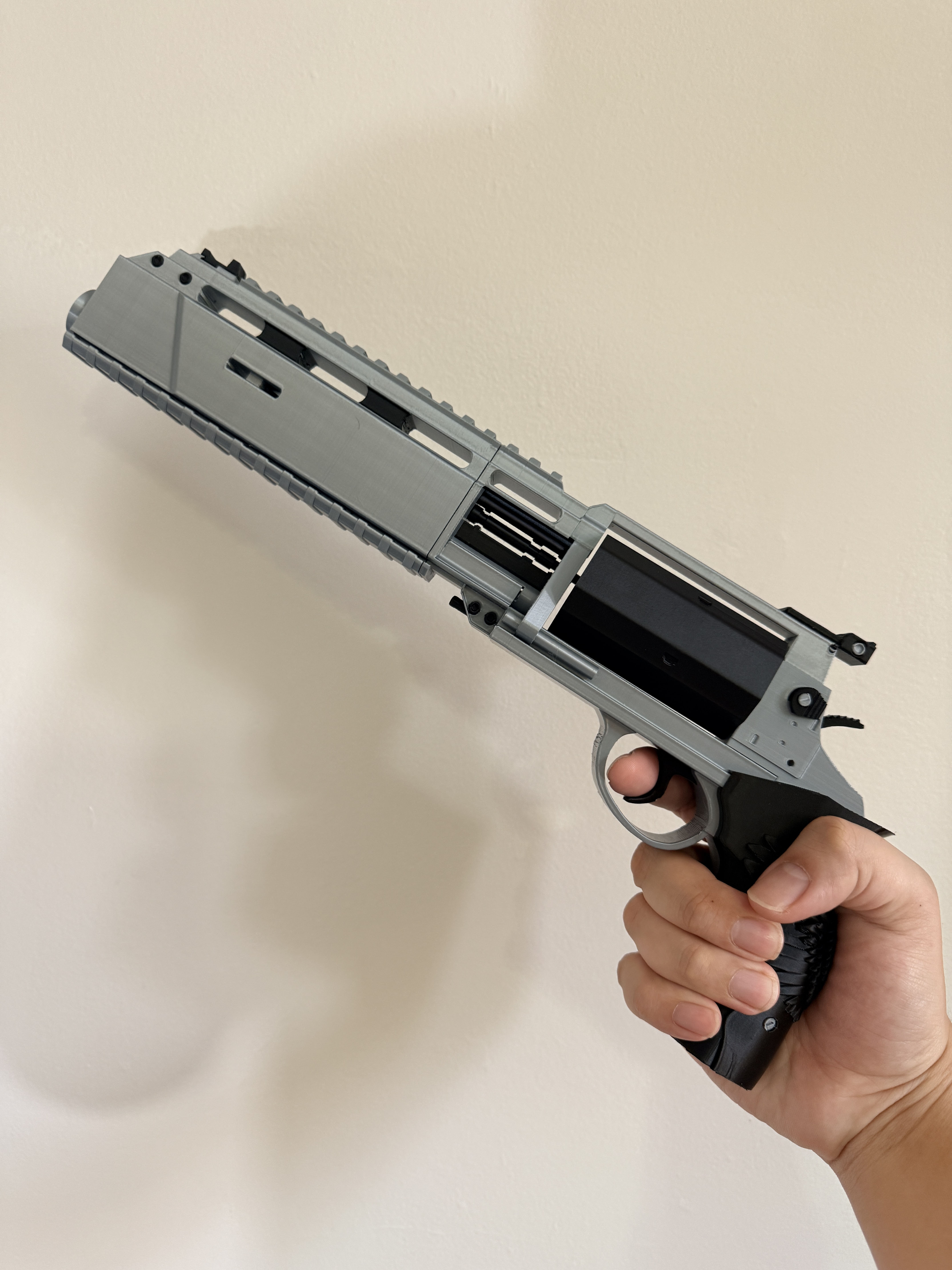 Miniatura 3 do modelo 3D Resident Evil 9 Requiem Magnum - Full Scale Prop