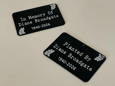 Customisable tree plaque