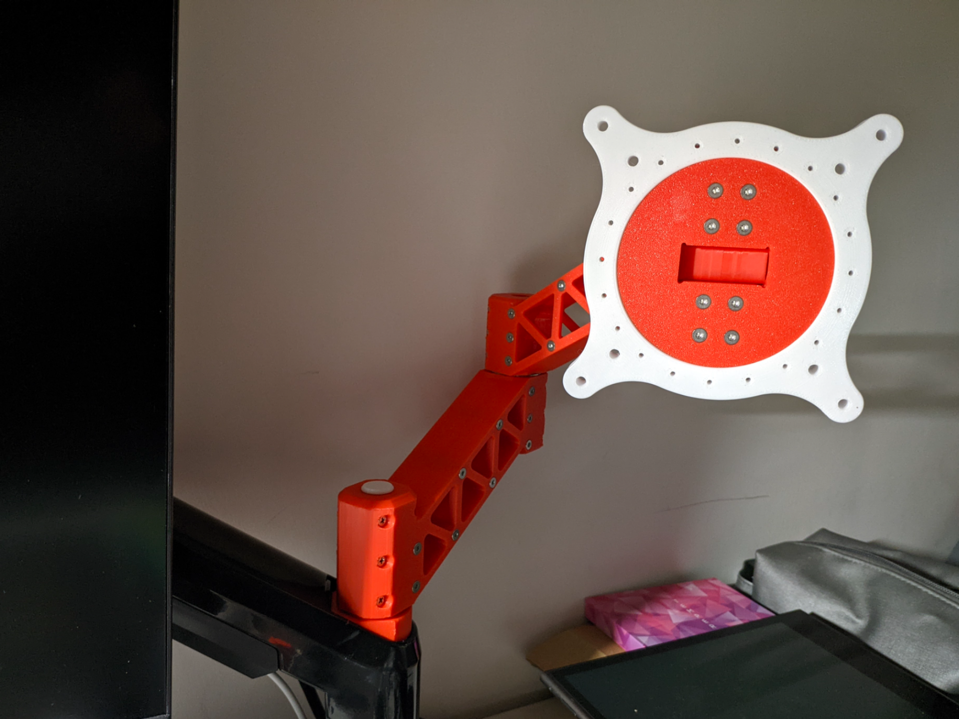 Miniatura 1 do modelo 3D 副屏支架 显示器支架 悬浮支架 便携屏支架