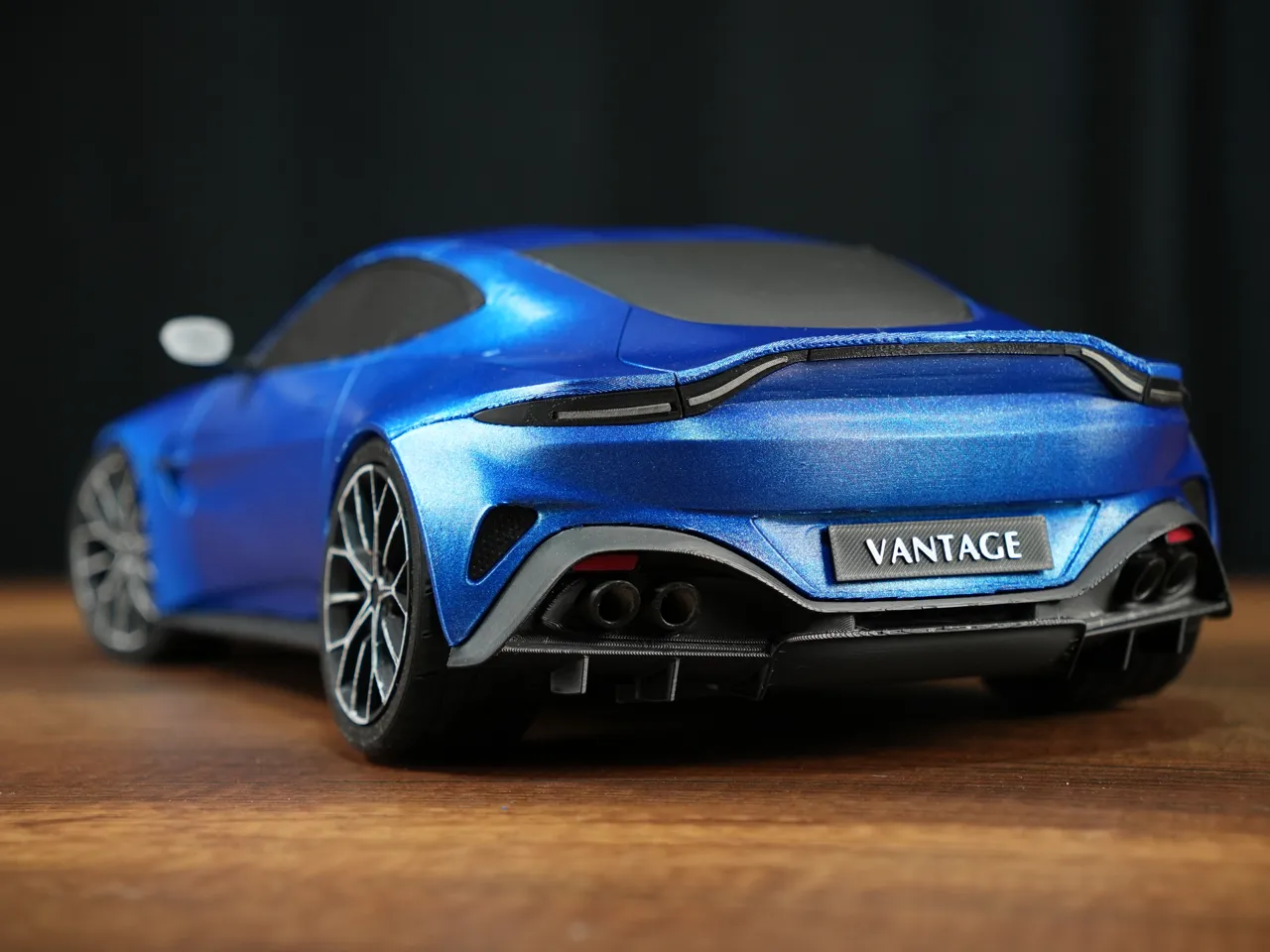 Aston Martin Vantage - 1:10 Scale Model view 3