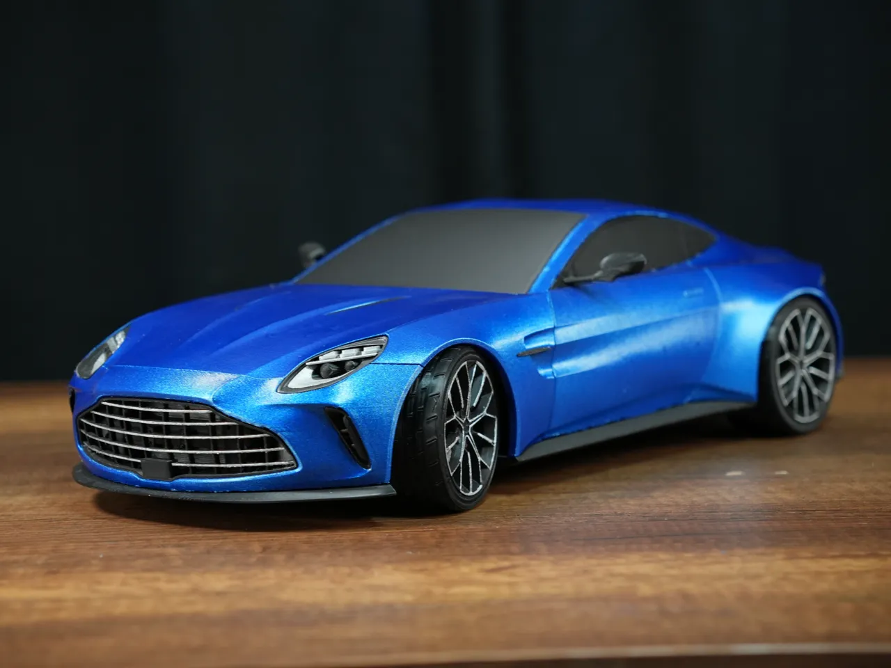 Aston Martin Vantage - 1:10 Scale Model view 2