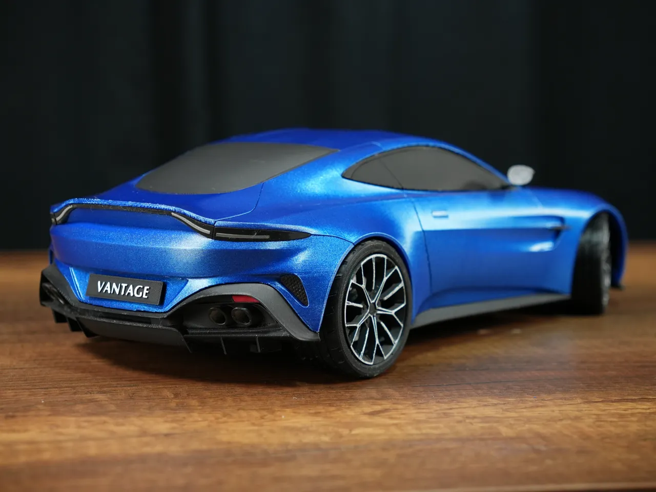 Aston Martin Vantage - 1:10 Scale Model view 4