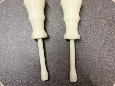 Screwdrivers for square and half-round