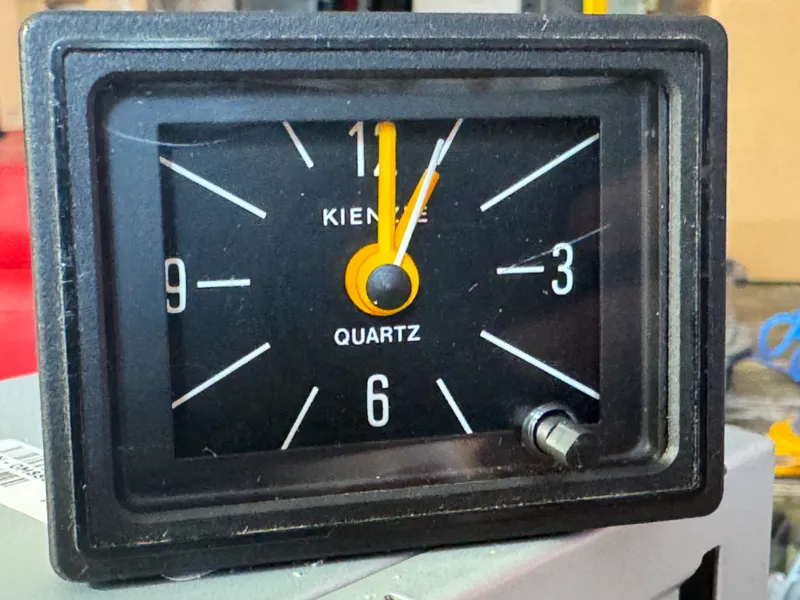 Bouton d'horloge Kienzle à quartz 12V RENAULT