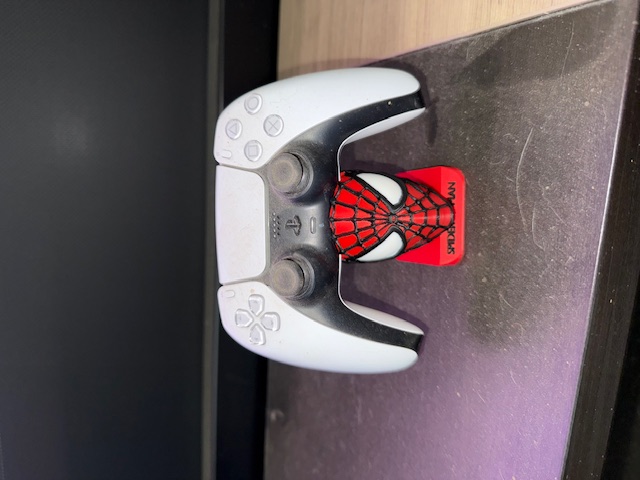 Miniatura 2 do modelo 3D Spiderman Universal Controller Holder