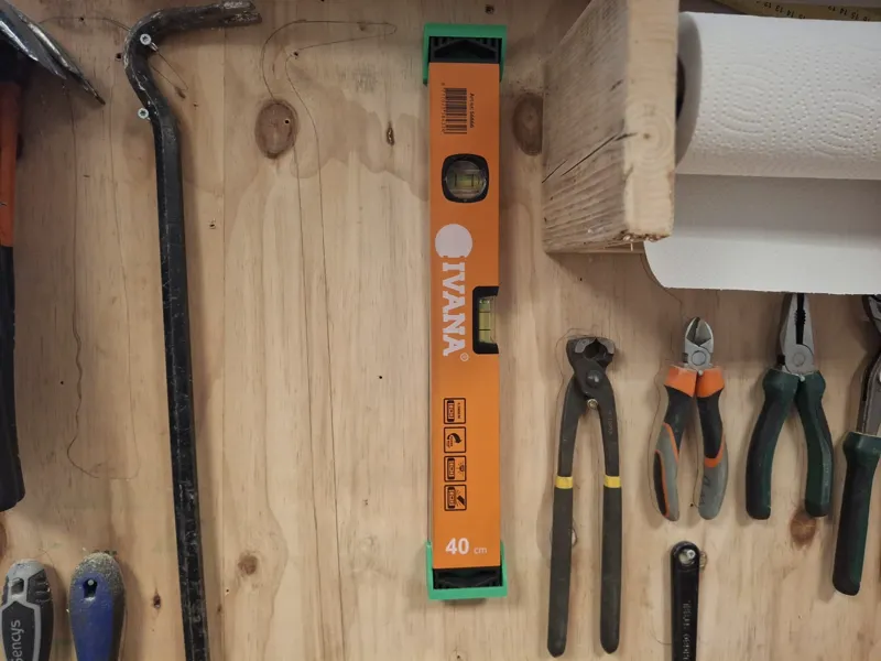 level holder