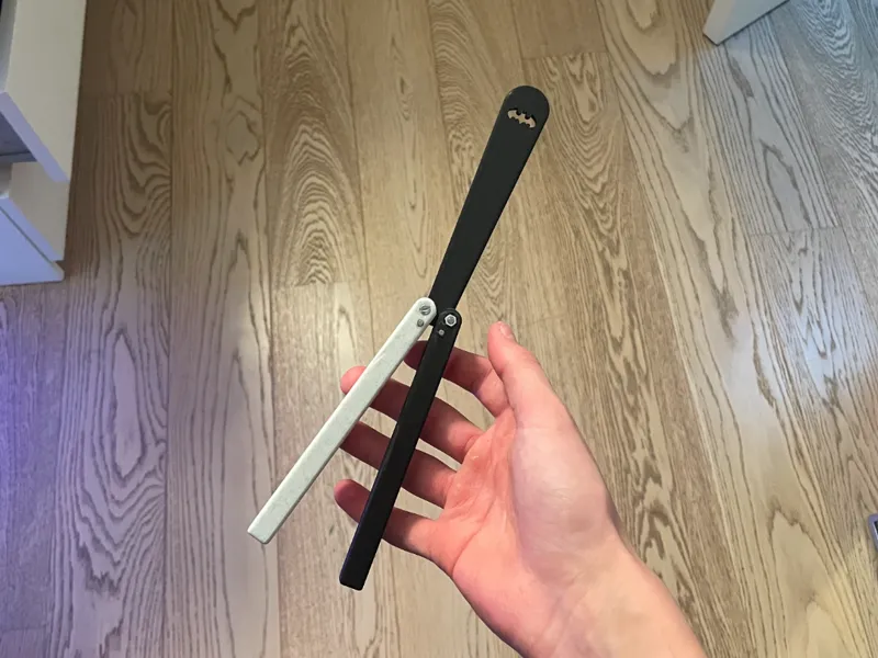 calibrated balisong v 3 with batman blade squiddy