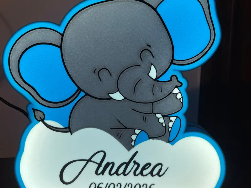 Lampada elefante con nome personalizzabile