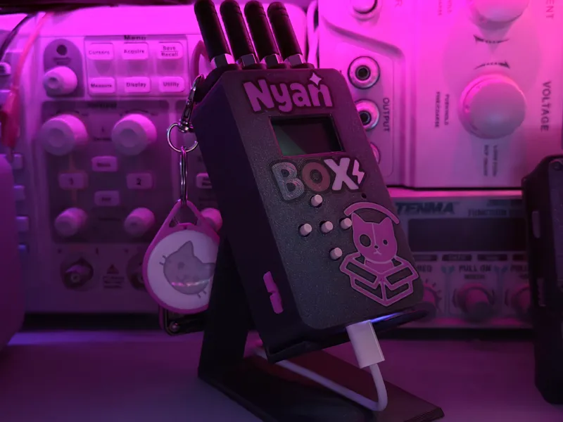 nyanBOX Charging Stand