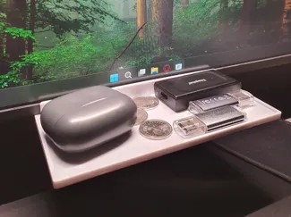 Shelf under the monitor