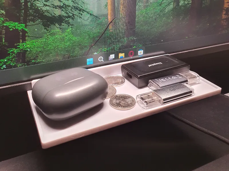 Shelf under the monitor