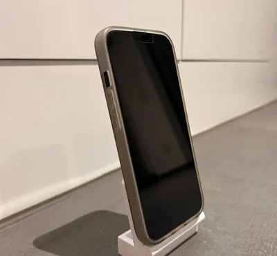 Handy holder with shelf