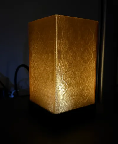 [KC008_001] Taiwanese Begonia Glass Inspired Lamp