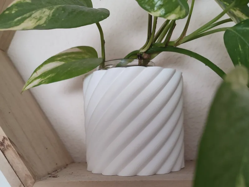 Elegant flower pot
