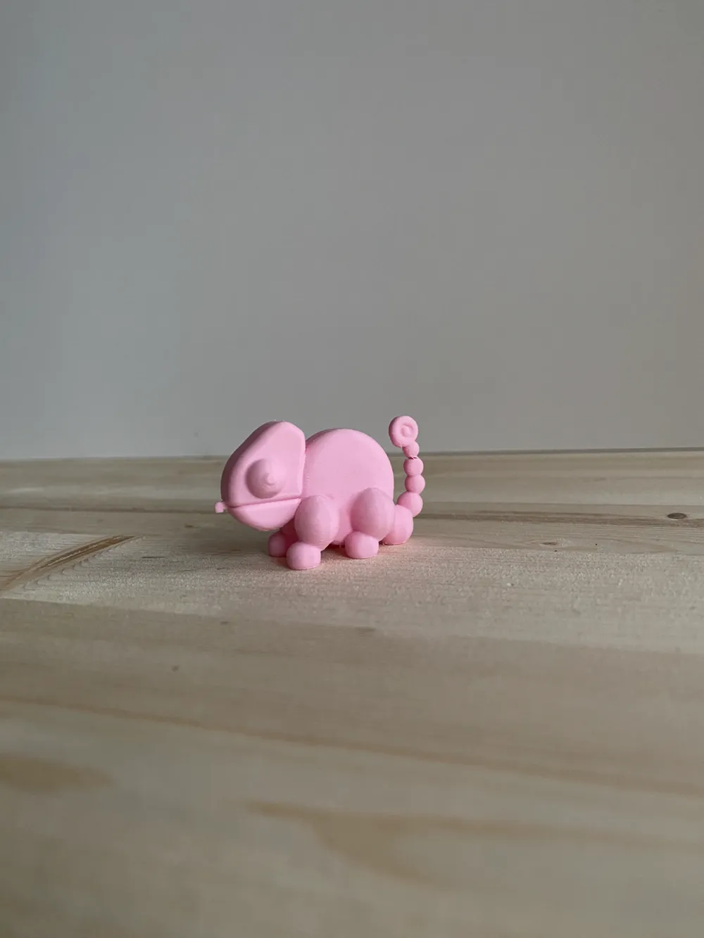 Chameleon figurine by sar ila makerworld