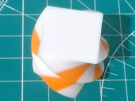 Impossible Cube – Rolls Like a Cylinder