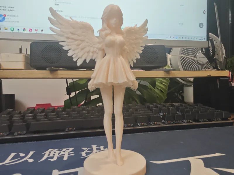 天使翅膀动漫女孩