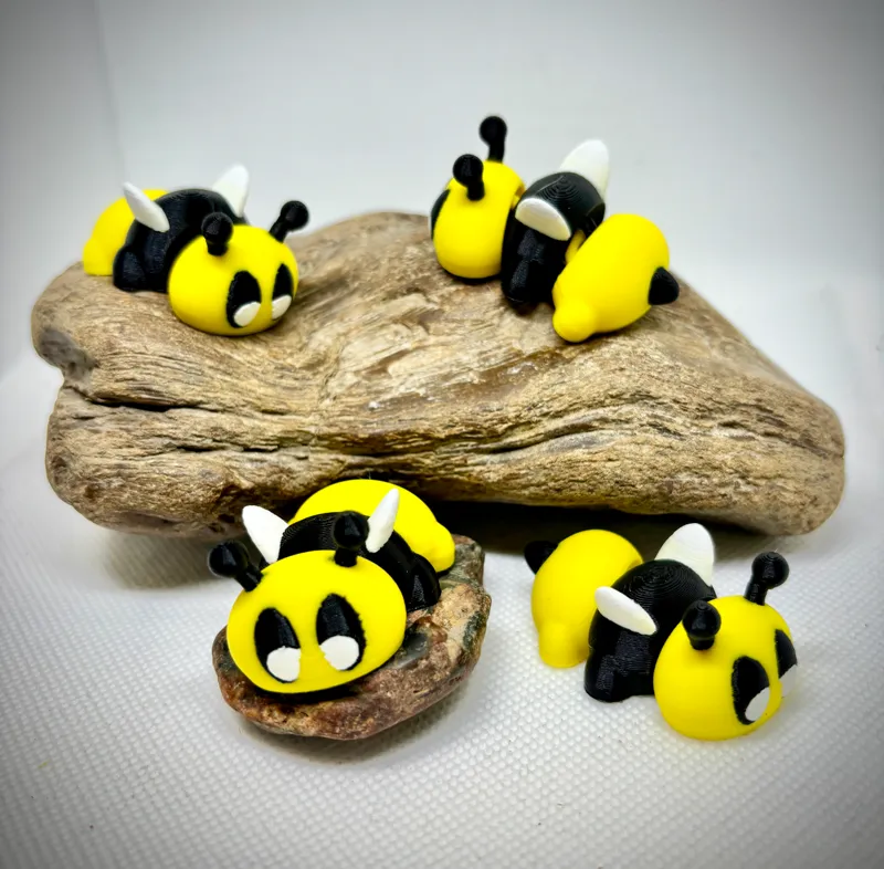 Cute Articulated Chubby Baby Bee