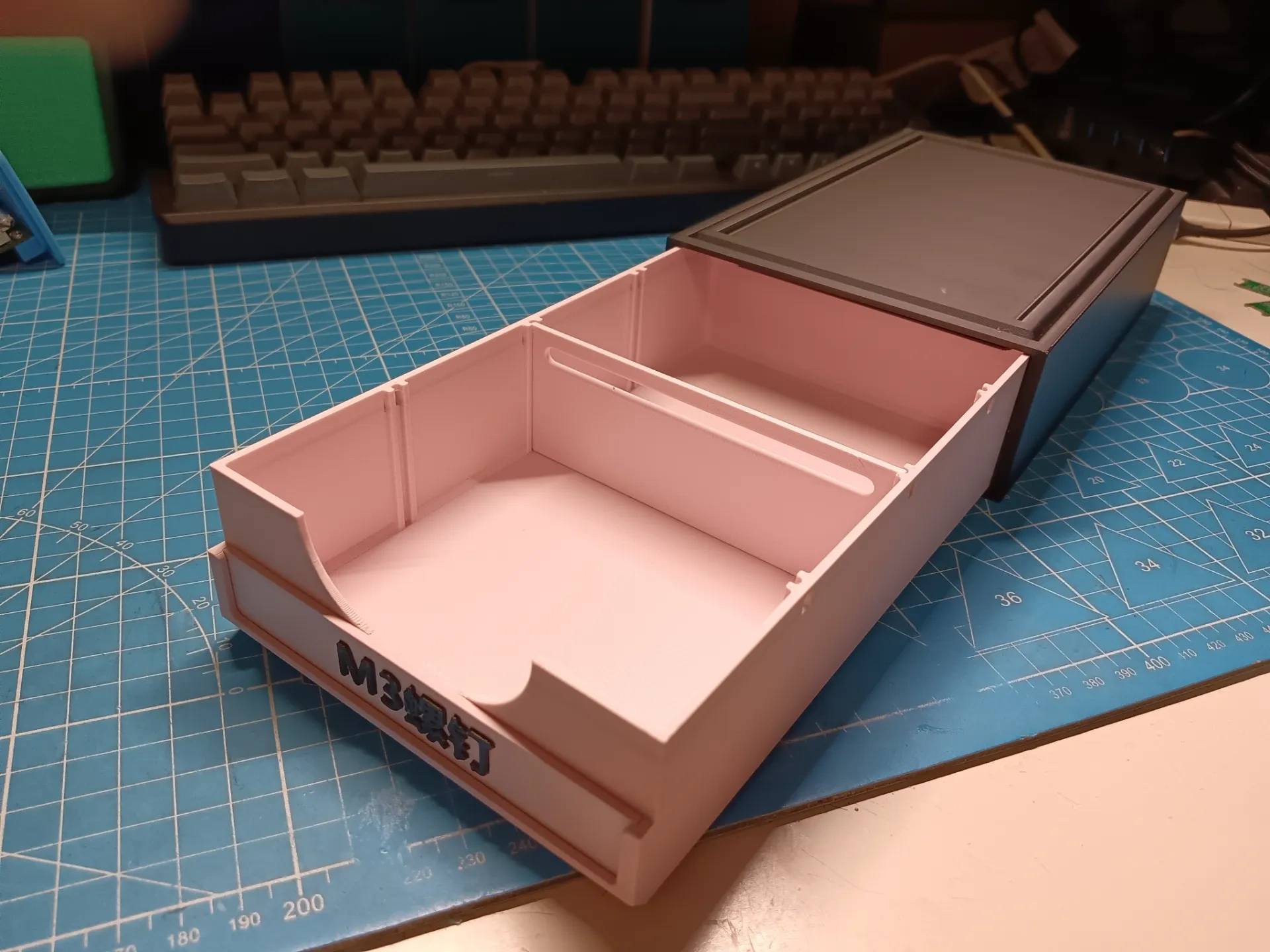 Miniatura 1 do modelo 3D 组合式模块化可堆叠桌面收纳抽屉