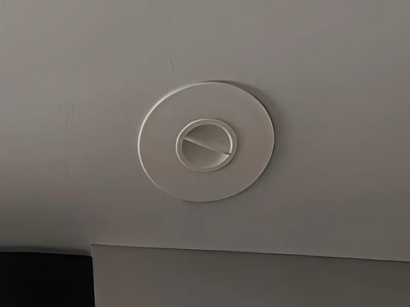 Gas pipe plug with bolt