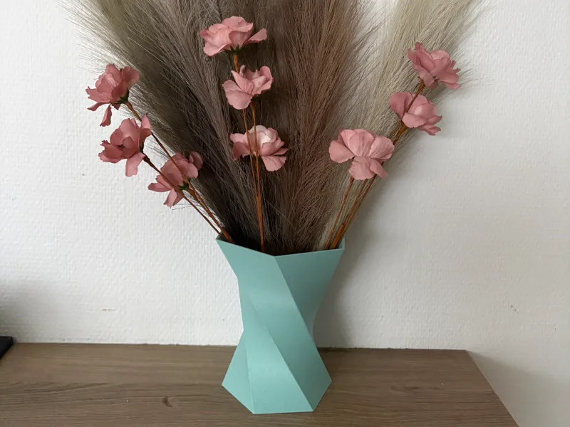 Vase 4  6 angular