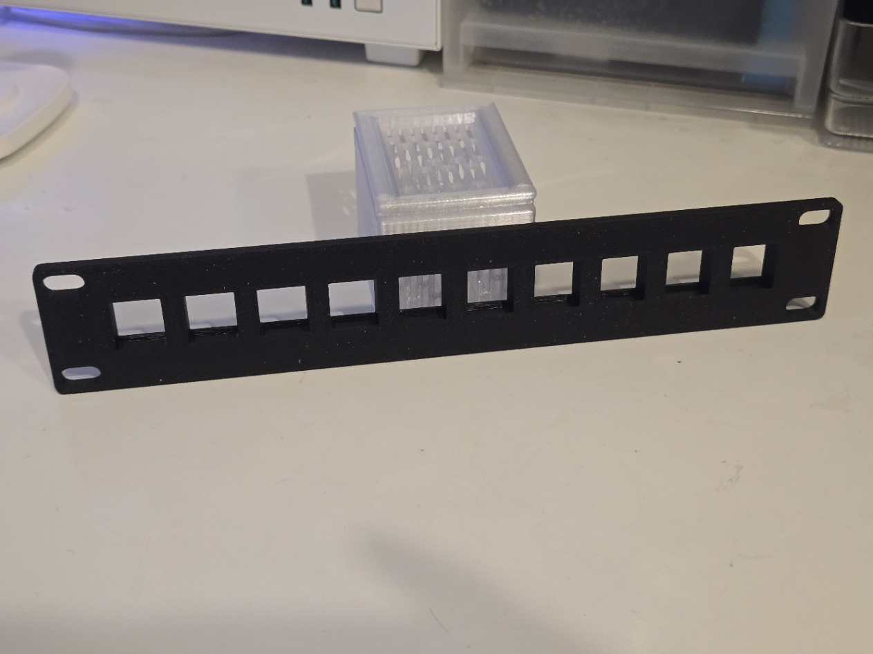 Miniatura 2 do modelo 3D 10 inch Keystone Patch Panel with Label