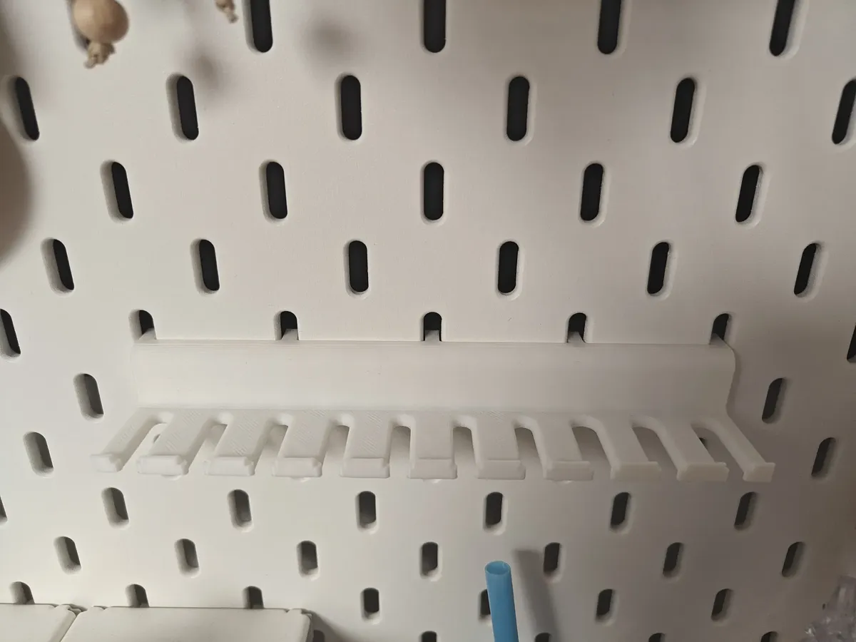 Gestion de câbles pour Ikea Skadis