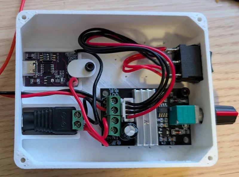Motor speed controller housing with USB-C and DC 