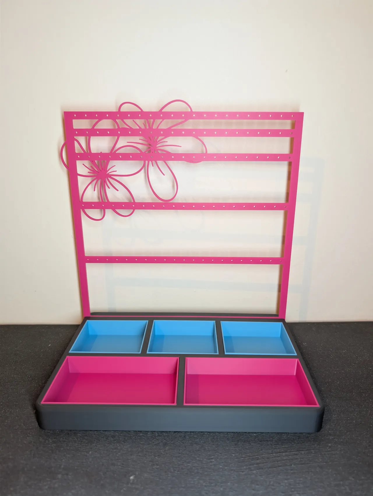 Elegant Jewelry and Earring Display Stand v2 view 3