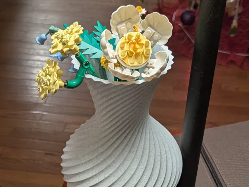 Strong Spiral Flowy Flower Vase