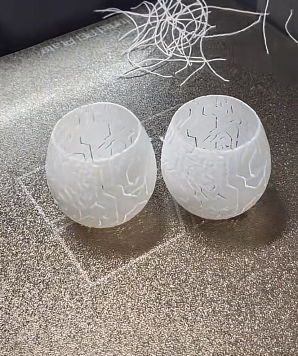 Miniatura 2 do modelo 3D Surprise Peeling Egg