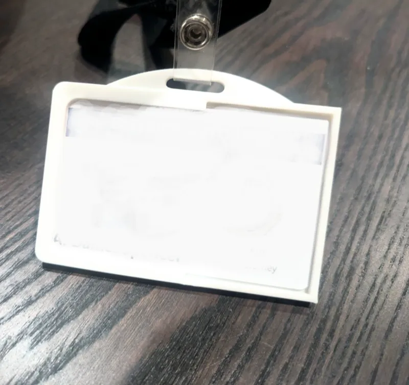 Horizontal Badge Holder with thin Tab