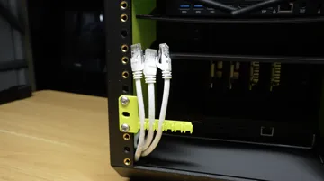 Letrero o emblema decorativo: Lab Rax Cable Management Combs (6 Cables) — vista de referencia 3