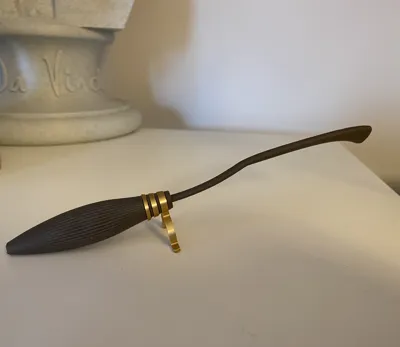 Dekorative silberfarbene Zauberstab-Figur zum Sammeln