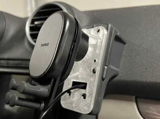 Audi A3 8P Baseus car mount charger adapter