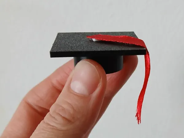 Petit chapeau de remise de diplôme