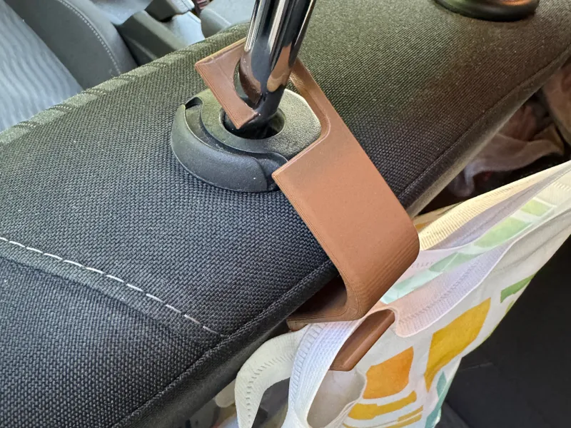 Taschenhaken für die Kopfstütze im Auto