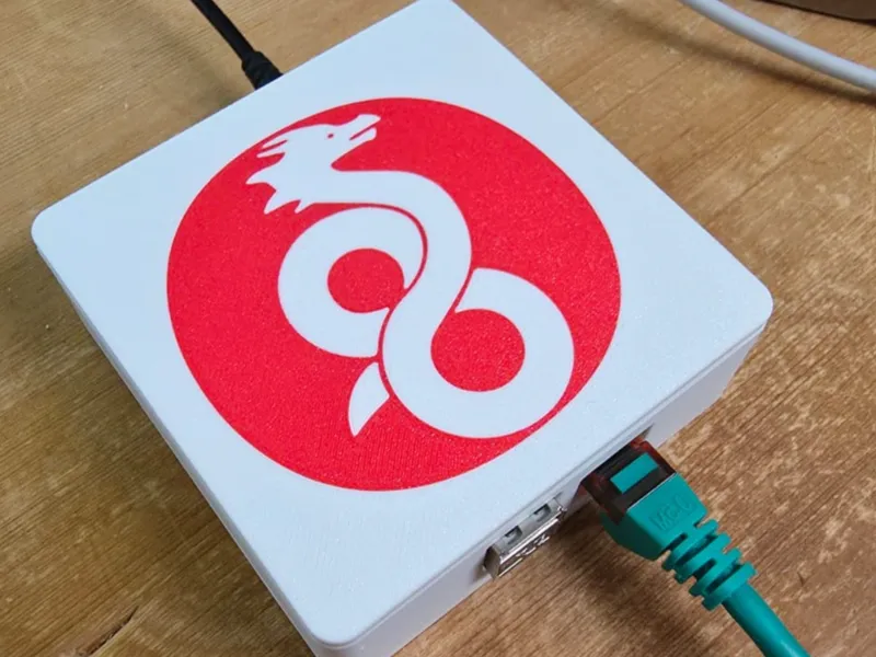 Raspi1_Case_Different_Logos