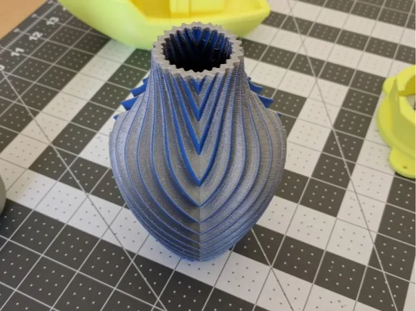 Vase Chromatic Split torsadé