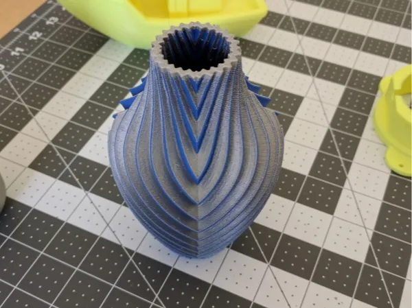 Vase Chromatic Split torsadé