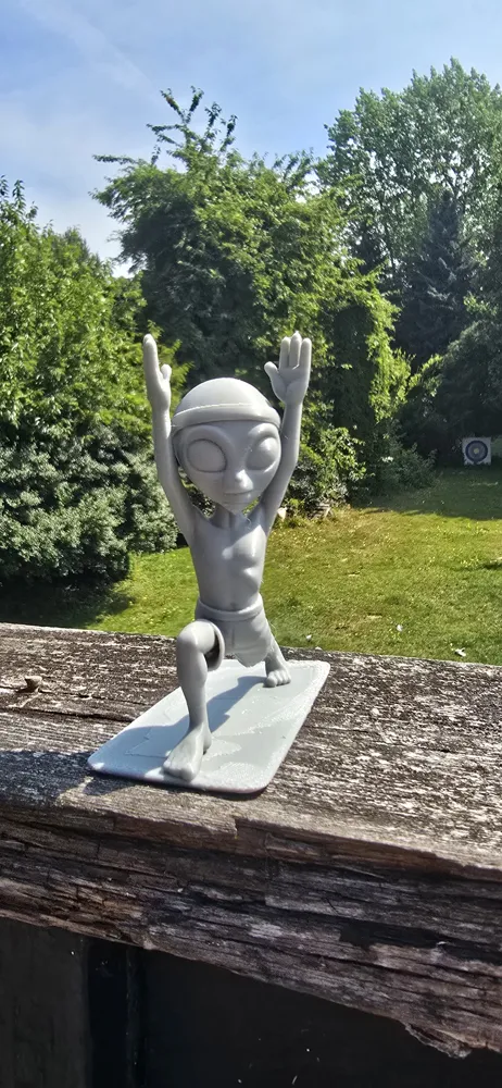Alien yoga warrior pose by The Lady Prints A Lot MakerWorld: Download ...